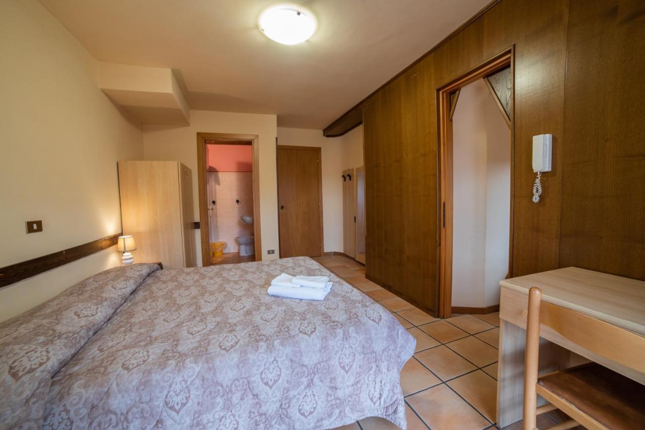 Dimora Fresilia Casa Vacanze Opi Exterior foto